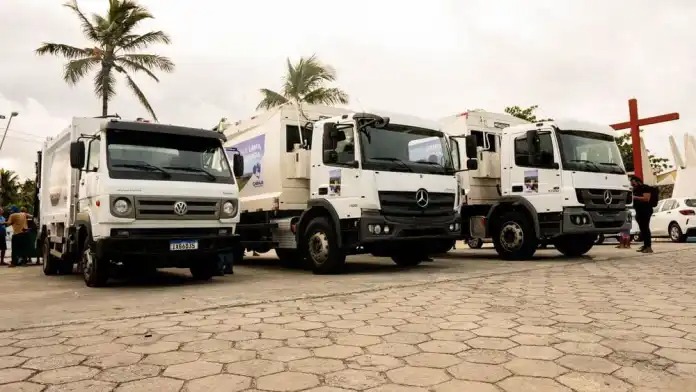 Santa Cruz Cabrália reforça estrutura de limpeza urbana com novos equipamentos