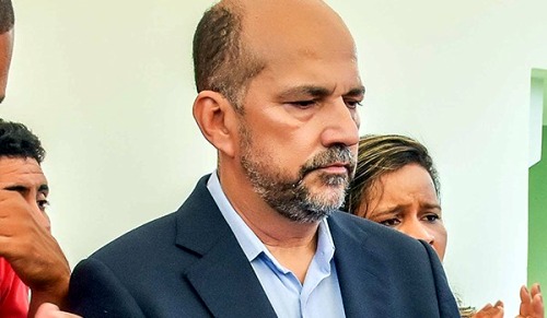 Tensão política marca início de governo de Robério Oliveira em Eunápolis
